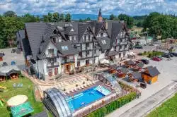 Hotel Białka Tatrzańska Tatry - hotel a bazén z dronu